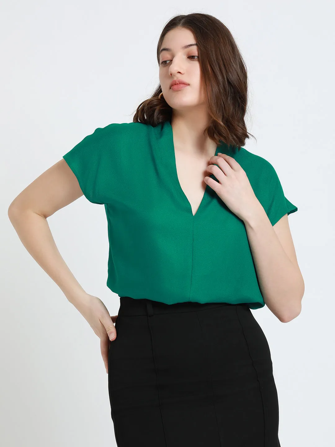 DL Woman V- Neck Regular Fit Solid Green Top