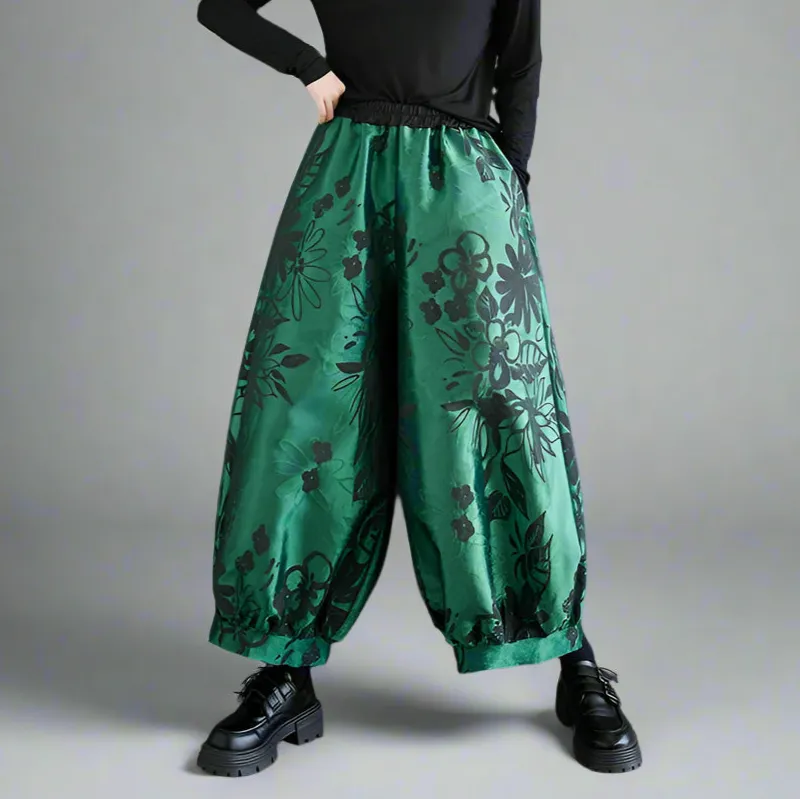 Elegant Floral Lantern Pants in Green with Pocket Detail – Relaxed Fit for Modern Style