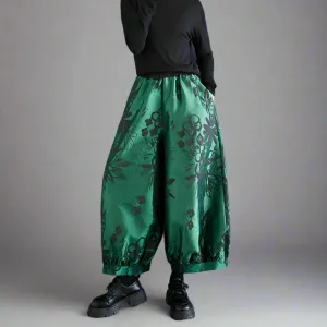 Elegant Floral Lantern Pants in Green with Pocket Detail – Relaxed Fit for Modern Style