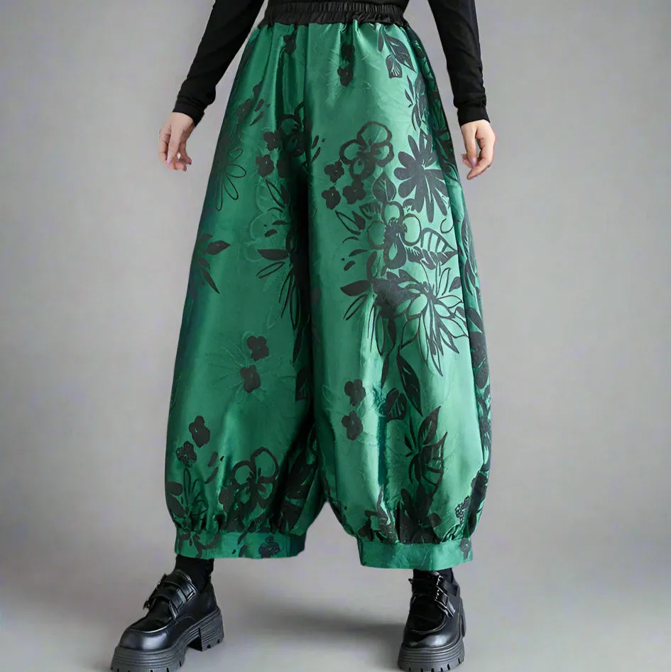 Elegant Floral Lantern Pants in Green with Pocket Detail – Relaxed Fit for Modern Style