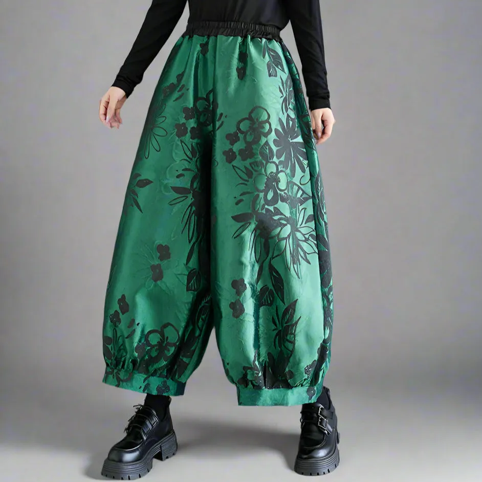 Elegant Floral Lantern Pants in Green with Pocket Detail – Relaxed Fit for Modern Style