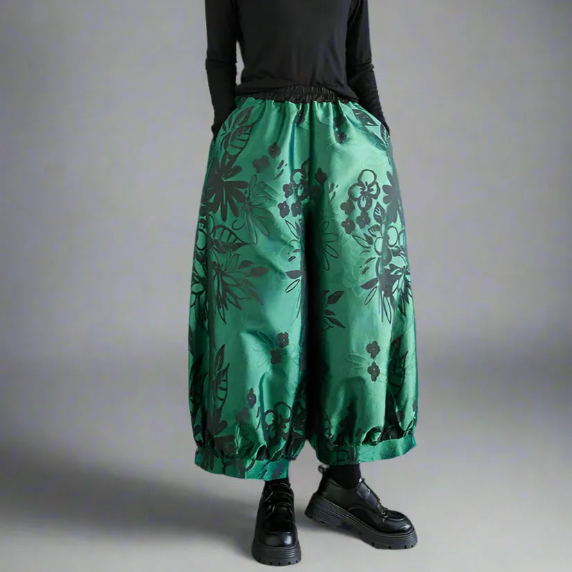 Elegant Floral Lantern Pants in Green with Pocket Detail – Relaxed Fit for Modern Style