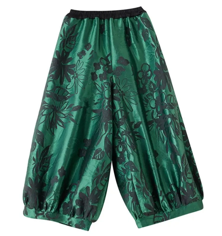 Elegant Floral Lantern Pants in Green with Pocket Detail – Relaxed Fit for Modern Style